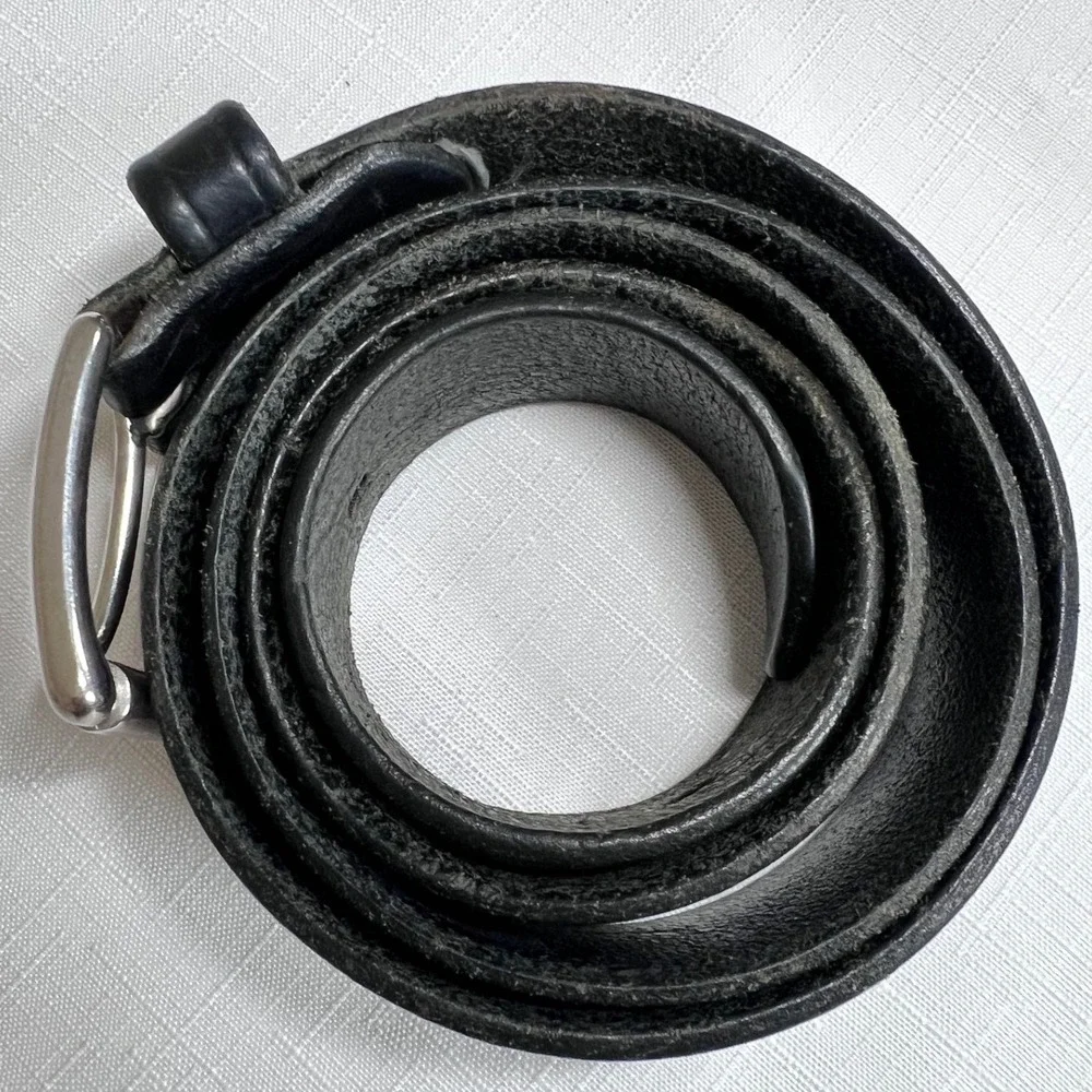 Levis Mens Black Genuine Leather Belt Silver Buckle Size 36 Classic Casual